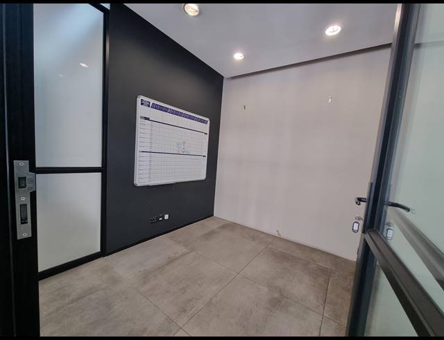 2,982M² SHOWROOM TO LET IN SANDTON CENTRAL